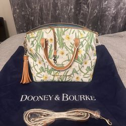 Dooney & Bourke Large Tote