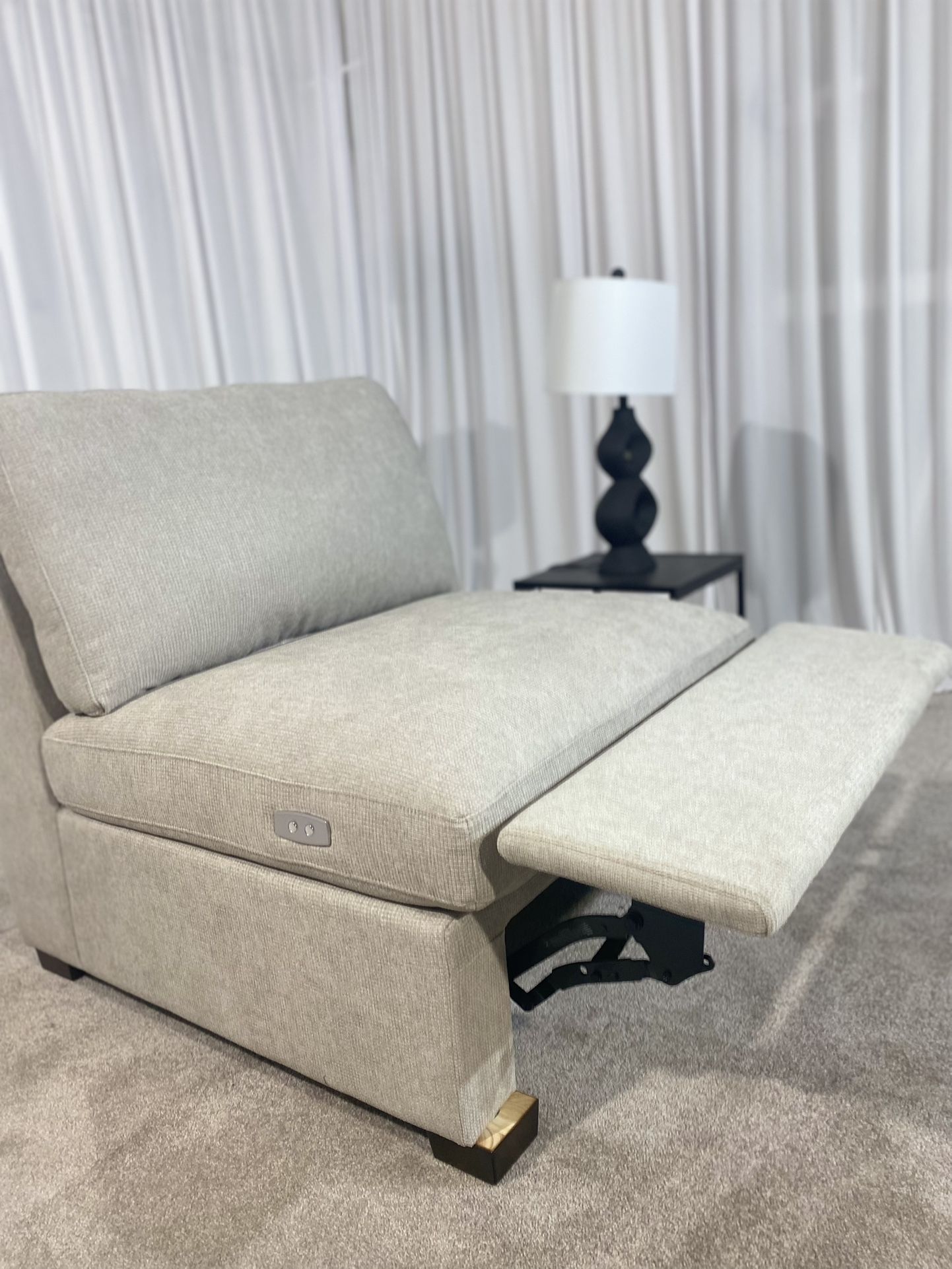 Costco Thomasville Rockford 6-piece Fabric Modular Sectional with 2 Power Footrests