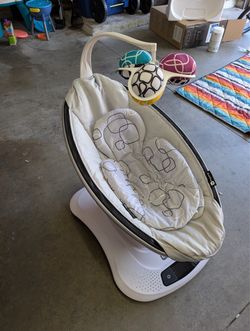 4moms MamaRoo Baby Swing with Mobile