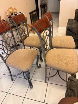 4 Solid chairs