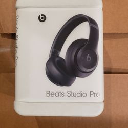 Apple Beats Studio Pro