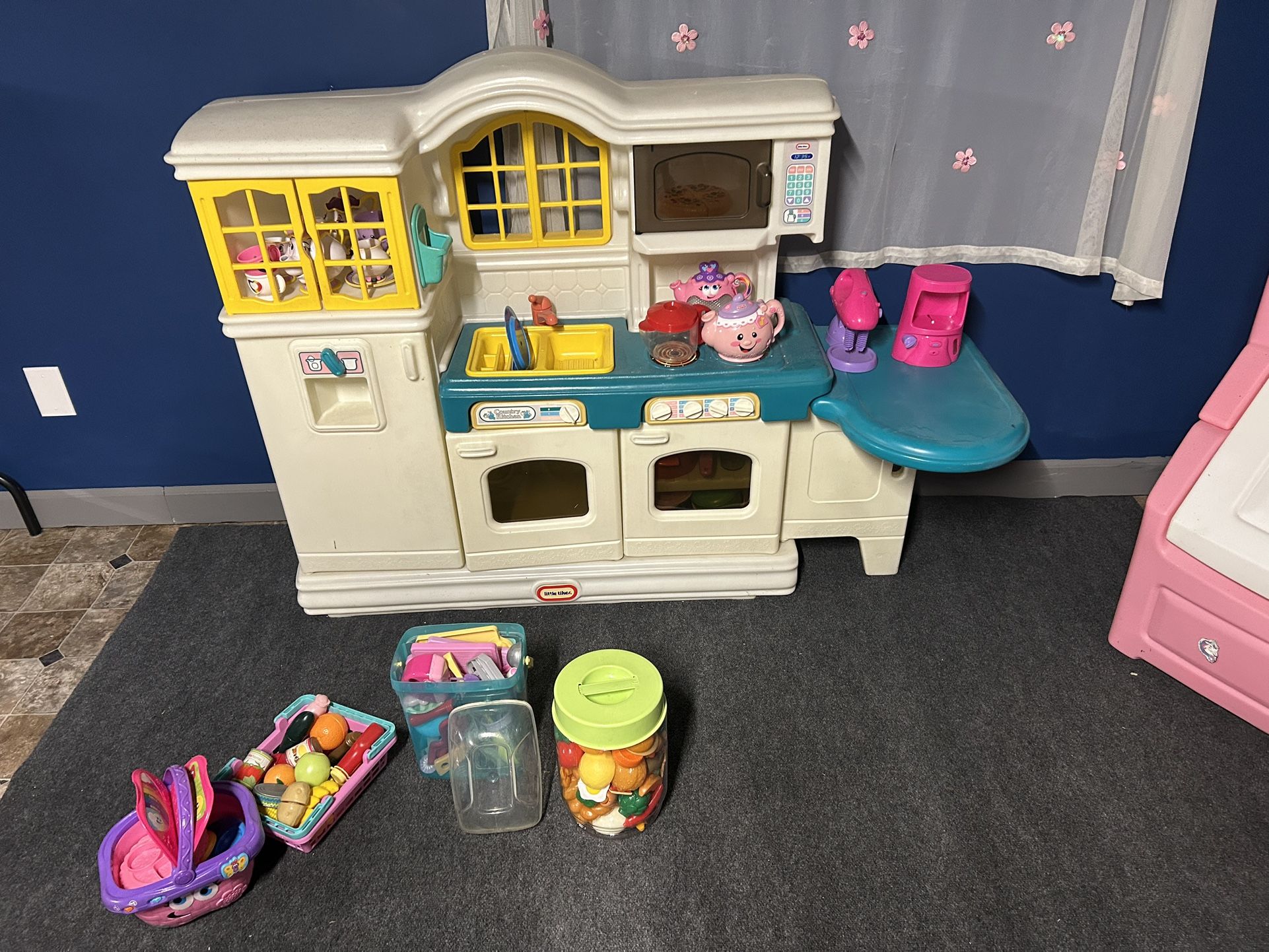 Vintage Little tikes Country Kitchen accessories