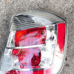 Nissan Sentra 2007 passenger tail light