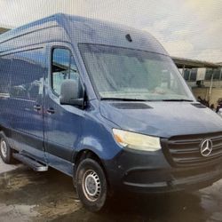 2019 Mercedes Benz Sprinter 2500 (Rebuilt tittle)
