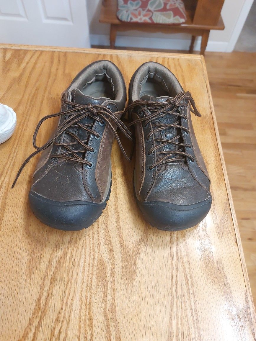 Women's Keens 8.5