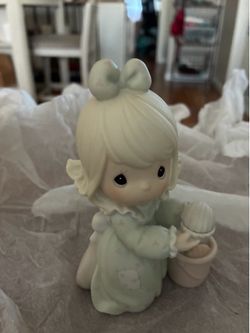 Precios moments porcelain figurines