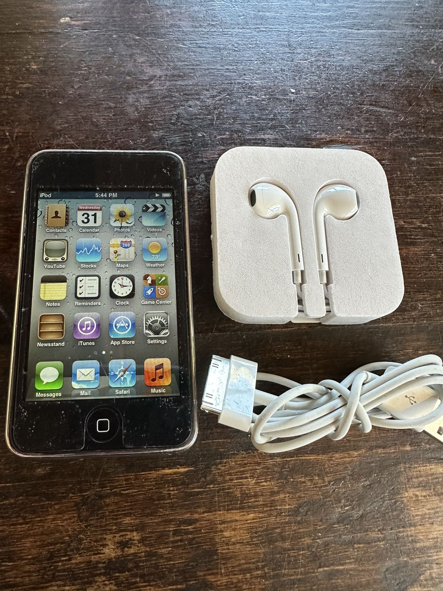 iPod Touch 3rd 32gb + Extras
