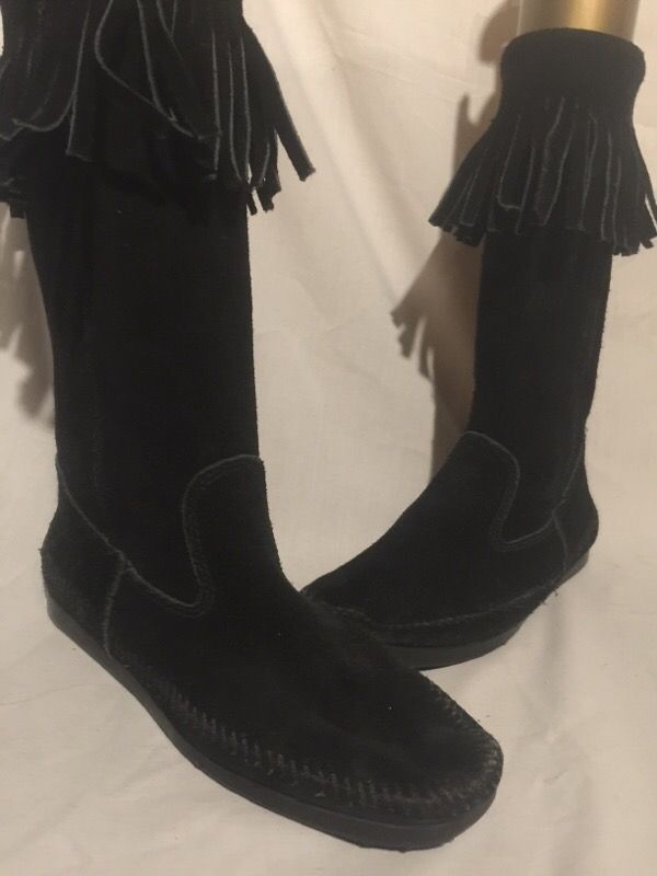 Minnetonka suede fringe boots size 9