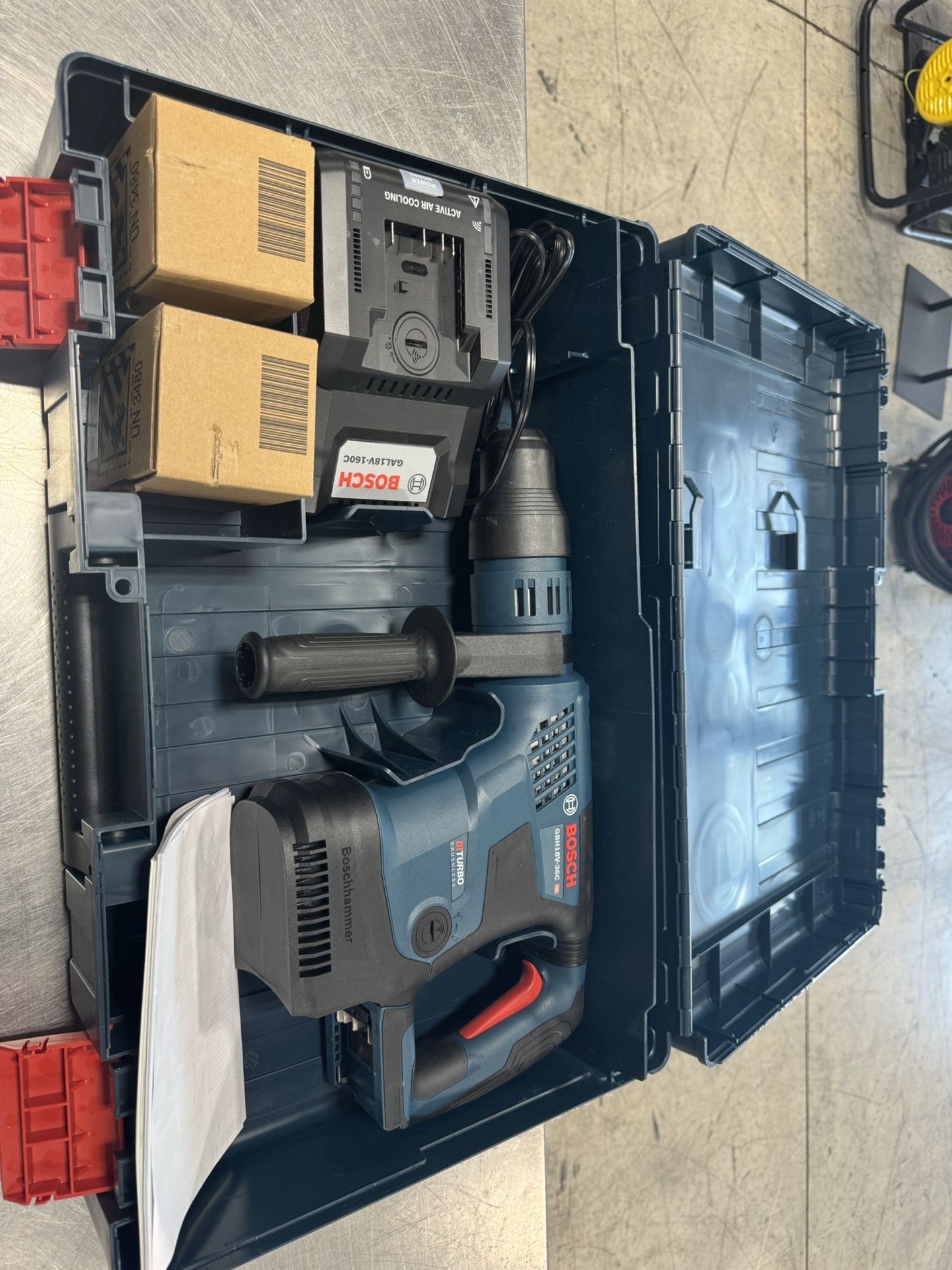 Bosch PROFACTOR 18-volt 8 -Amp 1-9/16-in SDS-max Variable Speed Cordless Rotary