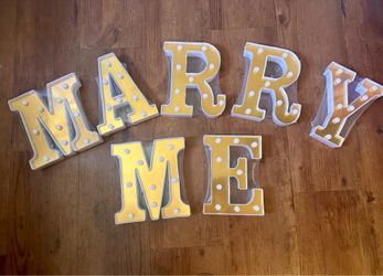 Light up Gold Marquee Letters 'MARRY ME'