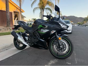 2022 Kawasaki Ninja 400 (ABS)