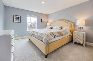 King bedroom set – bed, mattress, nightstands, lamps, and dresser (excellent condition)
