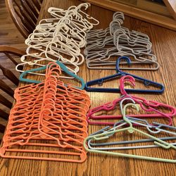 Children’s Plastic Hangers 50