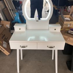 Vanity / Make Up Desk
