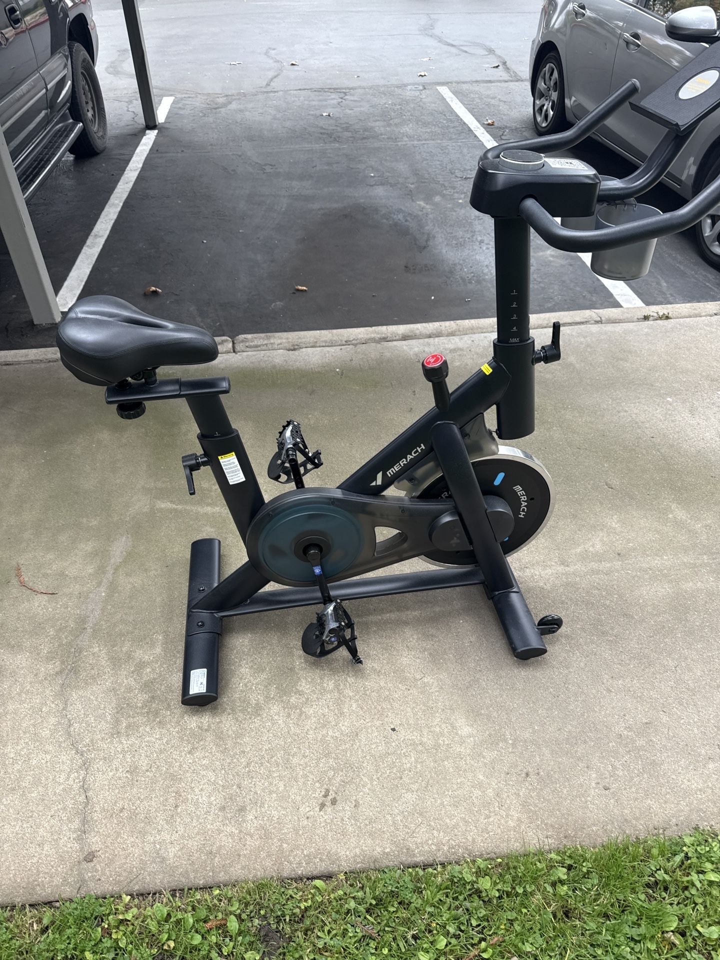 π΄ββοΈ Merach Indoor Exercise Bike β Excellent Condition