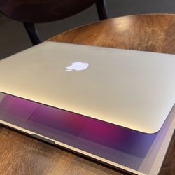 Apple MacBook Pro 15” Retina Core I7; 16GB RAM 256Gb Ssd $375