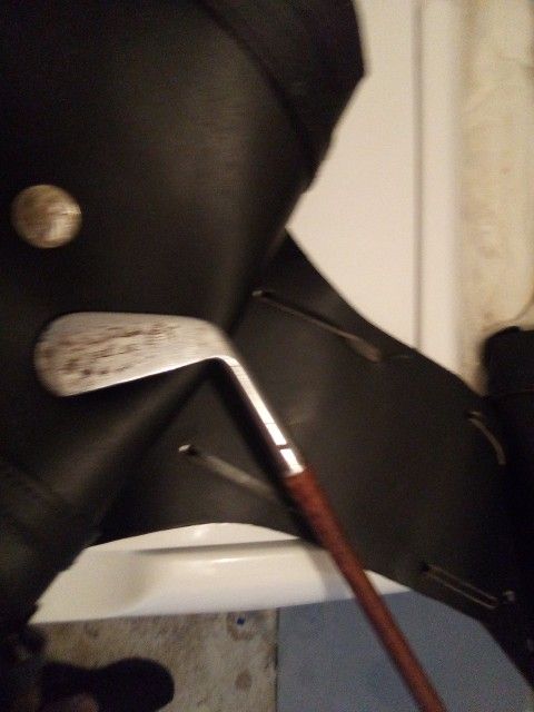 VINTAGE ANTIQUE BEE LINE HICKORY SHAFTED 2 IRON GOLF CLUB