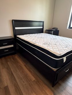 Brand New Queen bed with Mattress and 2 Nightstands / Available in Black and White / Same Day Delivery š
