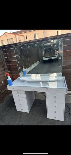 Impressions vanity