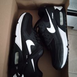 Nike Air Max 90 - Women's Size 7 - Black