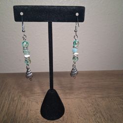 Pretty Dangle Earrings With Small  Shell