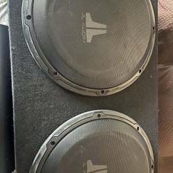 JL Audio & 700 Watts Amp