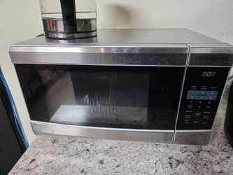 Frigidaire 1.1 cubic ft mid size microwave