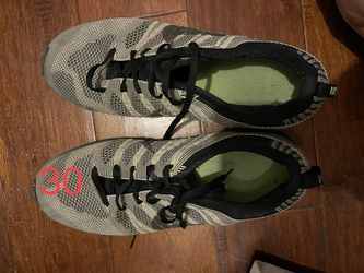 Mens Nikes (size 9.5)