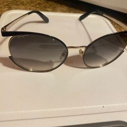 Woman Ferragamo Shades