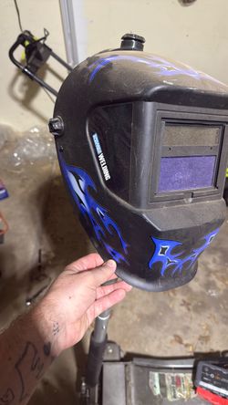 Welding helmet