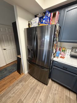 2021 LG Refrigerator Moderately Used 25-30 cu ft with Ice Maker - Los Angeles, CA