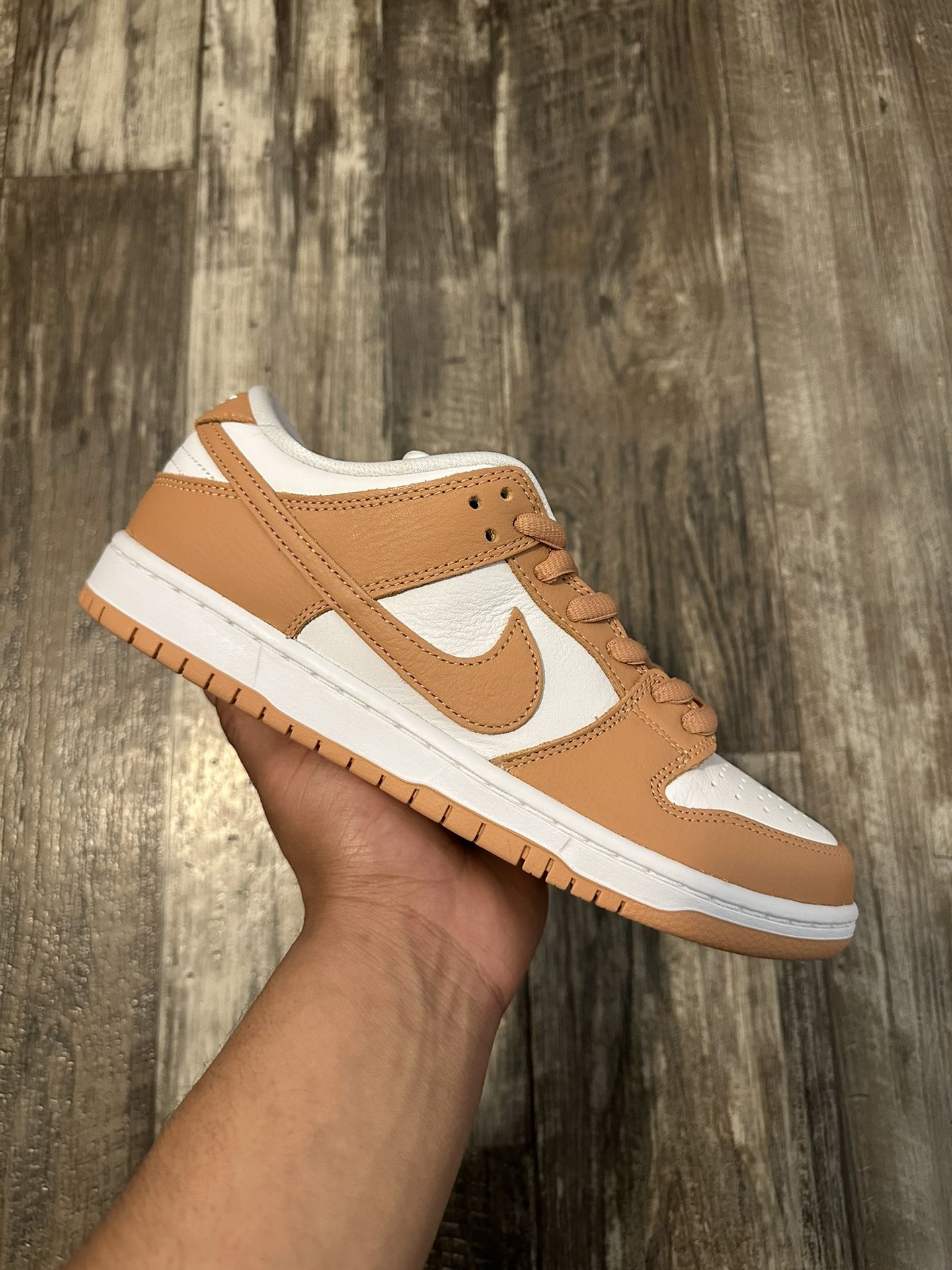 Nike SB Dunk Low “Light Cognac” (8.5)