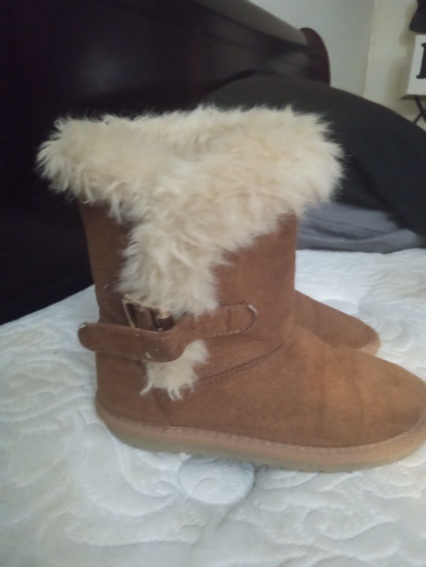 Girls Boots With The Fur