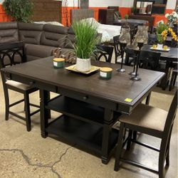 Dining Table And 4 Chairs 