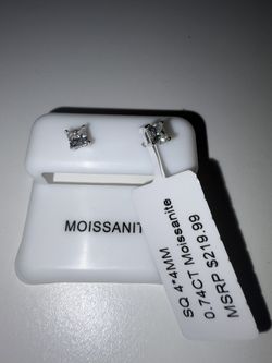0.74 CT Moissanite Diamond Studs 4mm Diamond