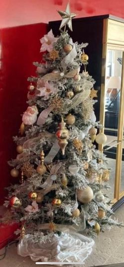 Stein’s Luxury quality flocked Christmas tree  
