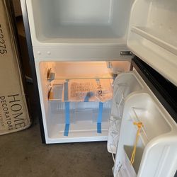 Vissani 3.2 cu. ft. Mini Refrigerator in Stainless Look with 2-Doors, Glass Shelves, and Energy Efficiency 