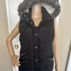 Women’s Puffer Vest Size Large 