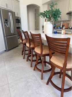 Set of 4 Swivel Counter Stools – Solid Wood