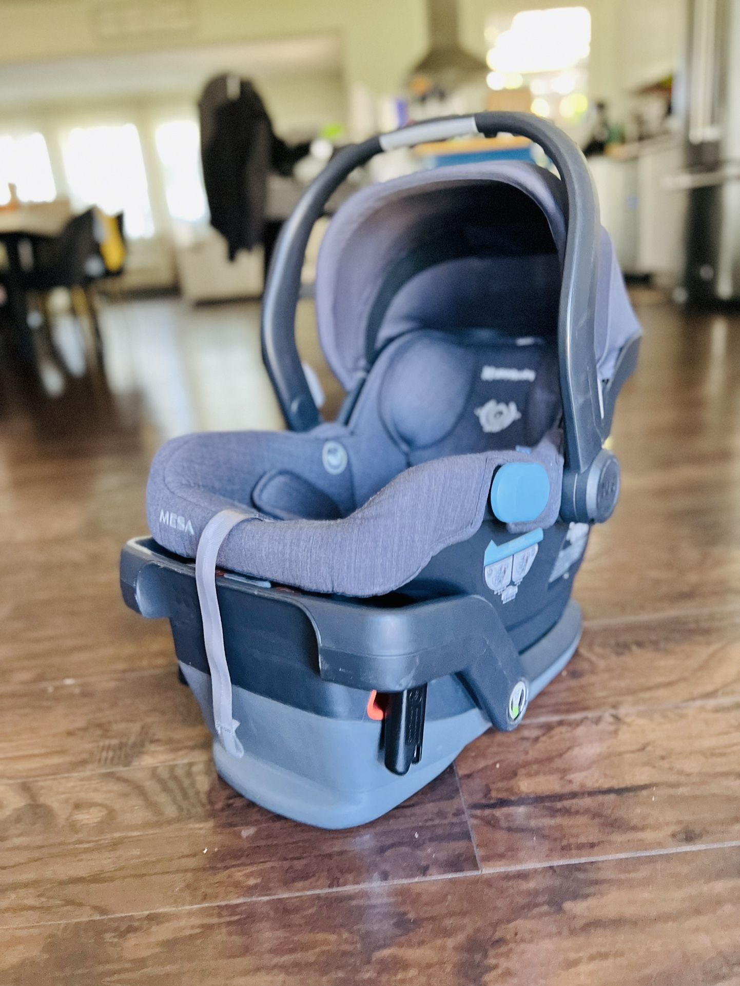 Uppababy mesa Infant Car seat 