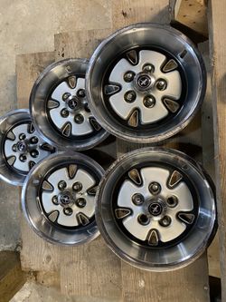 Mustang Wheel Covers