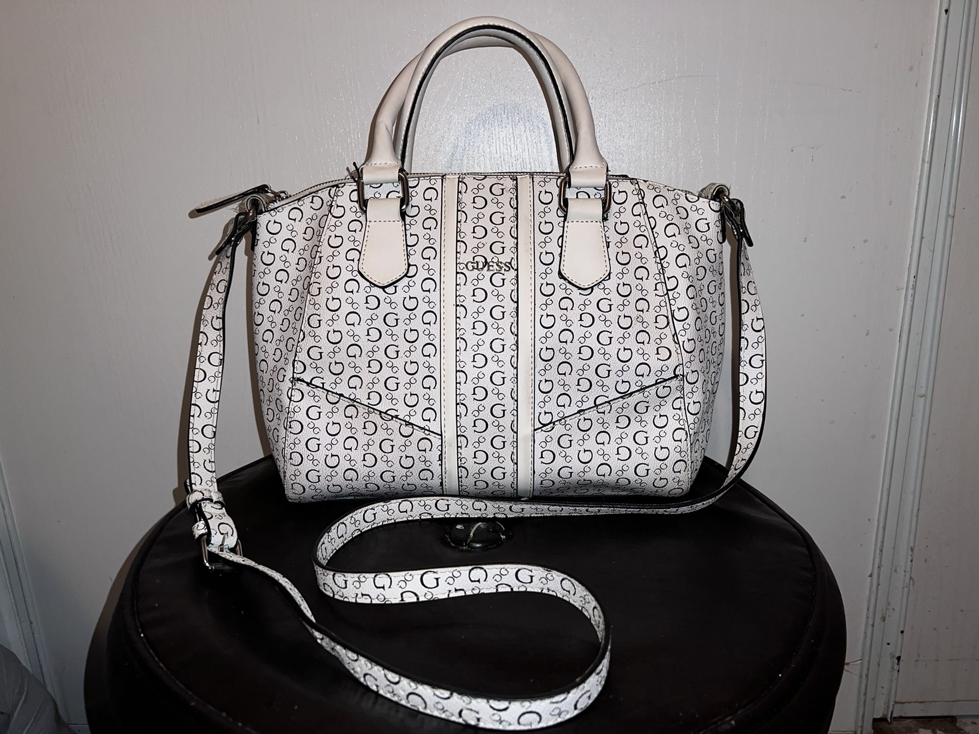 Guess black and white cross body pursuing