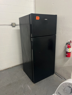 Hotpoint Top Freezer Fridge – Black, solid and simple