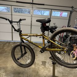 GT Slammer BMX Bike – 20” Top Tube – Gold