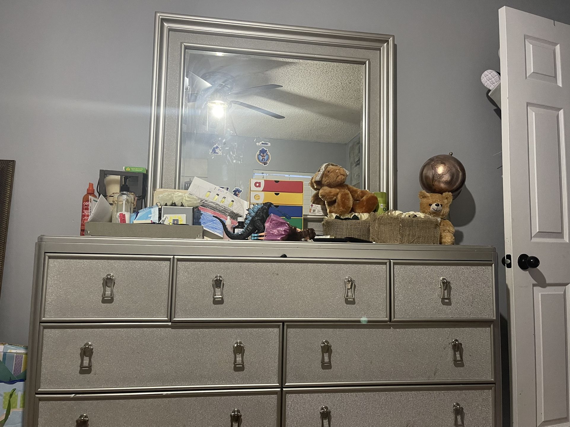 Dresser W/ Mirror
