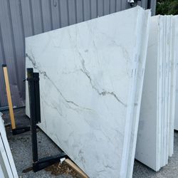 QUARTZ STONE SLABS SUPER JUMBO 7013V 📏Each slabs cover  75.7 sq.ft, Thickness 3 cm 🔥Price $1049 per Slab🔥 