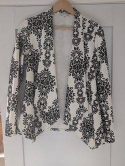 Alberto Makali Women's Draped Open Front Black And White V-Shaped Jacket