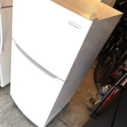 5 Feet Frigidaire Refrigerator 