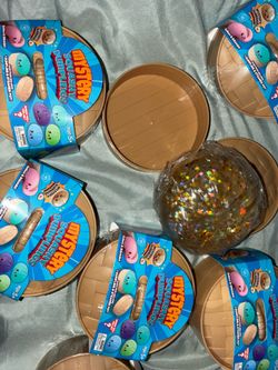 2x glitter dumpling squishy & 4  mystery dumplings