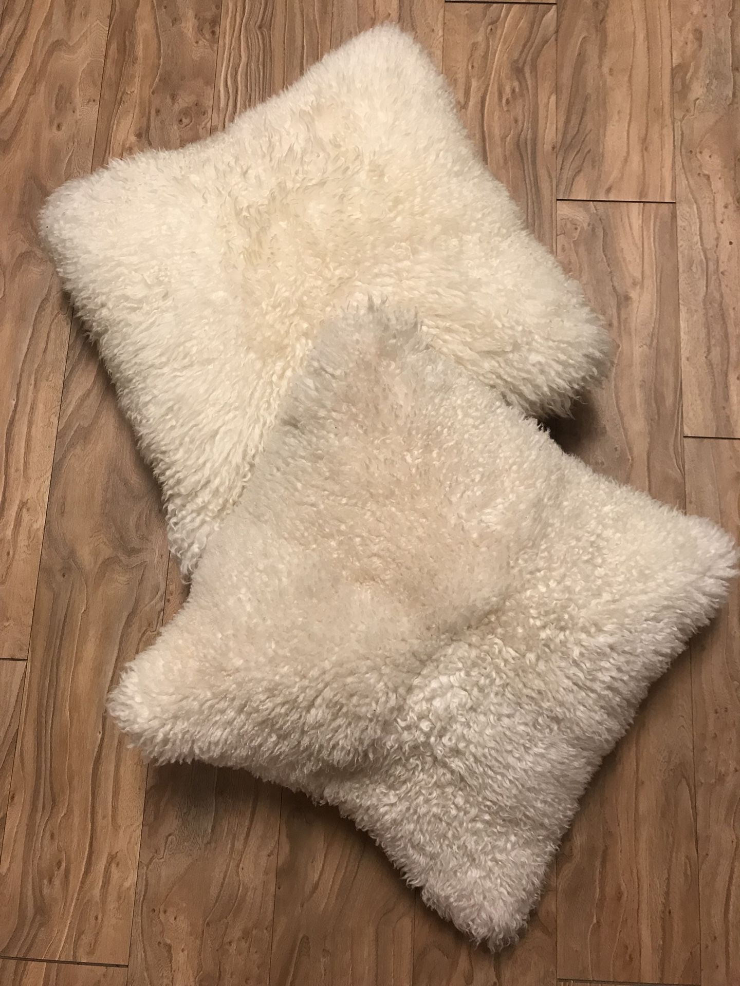 Ikea SKOLD Pillow SET OF 2 Cushion Cover 20" x 20" Sheepskin Fur White ( including pillows)